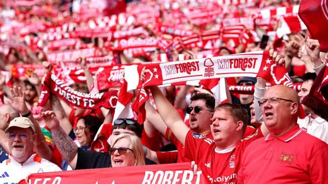 Nottingham Forest fans hold up scarves