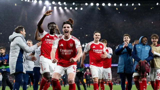 Arsenal players celebrate