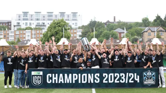 Glasgow Warriors lifting URC trophy