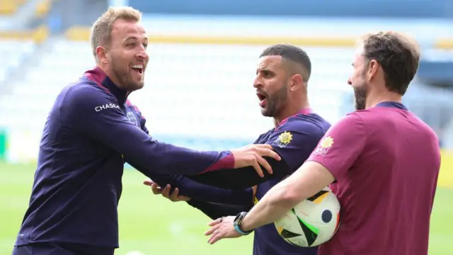 Harry Kane of England and Kyle Walker of England gesture towards manager Gareth Southgate