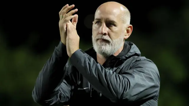 Gary Haveron clapping