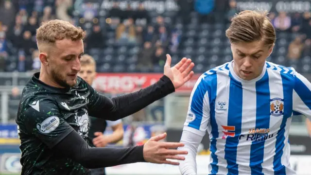 St Johstone's Sam Curtis and Kilmarnock's Fraser Murray 