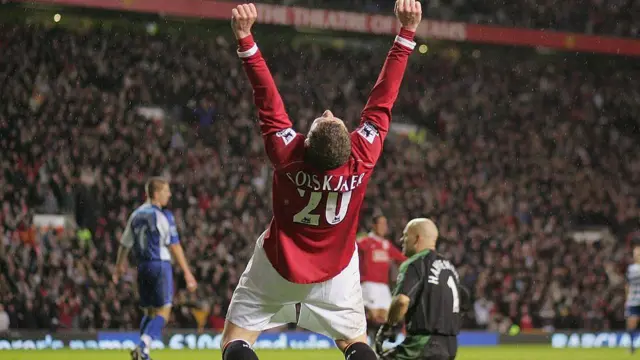 Ole Gunnar Solskjaer celebrating a goal for Manchester United