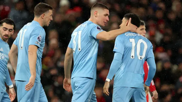 Nottingham Forest players celebrate a goal