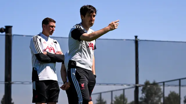 Andoni Iraola takes a training session