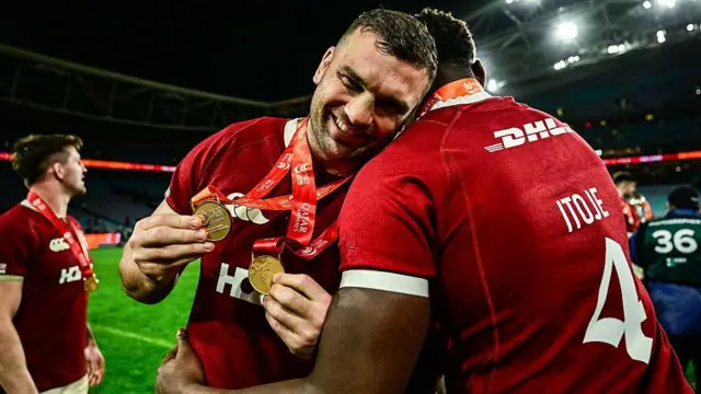 Tadgh Beirne hugging Maro Itoje 
