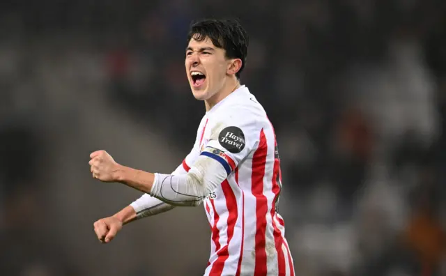  Sunderland player Luke O' Nien celebrates on the final whistle after the Sky Bet Championship match between Sunderland and Leeds United at Stadium of Light on December 12, 2023