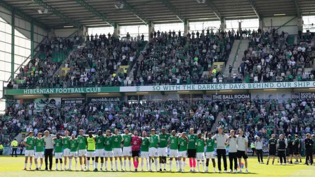 Hibs players and fans sing Sunshine on Leith together