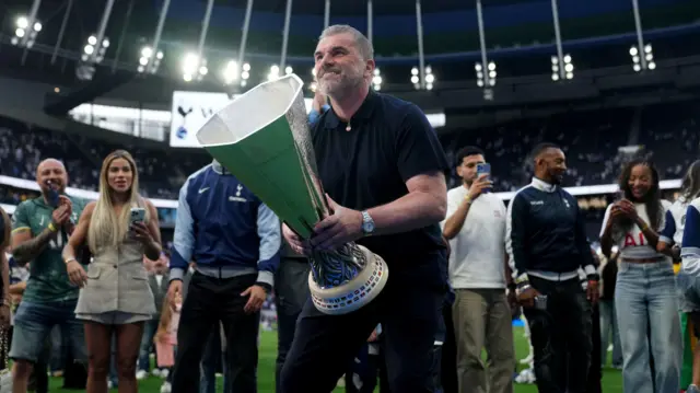 Ange Postecoglou with the Europa League trophy