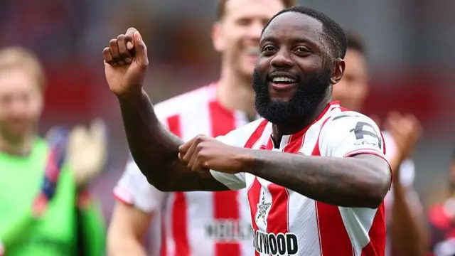 Josh Dasilva of Brentford celebrates with the supporters