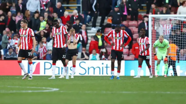 Southampton players look dejected during the Premier League match between Southampton FC and Leicester City FC at St Mary's Stadium 