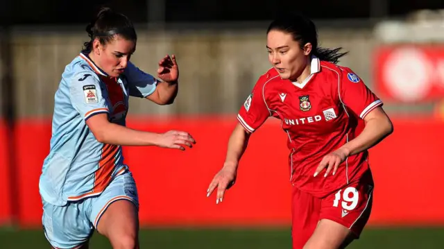 Sammy Wynne of Swansea City pressures Faye Knox of Wrexham 