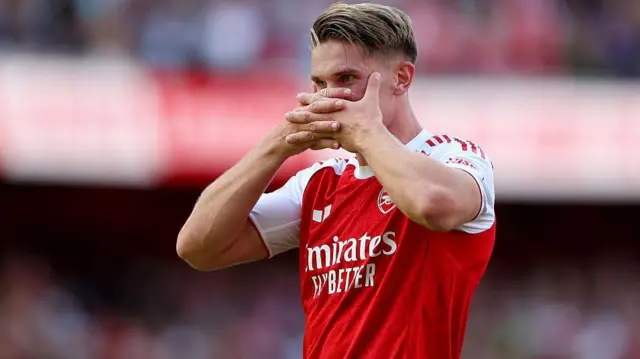 Viktor Gyokeres of Arsenal celebrates scoring against Athletic Bilbao