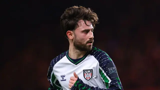 Patrick Roberts keeps a keen eye on the game during his time at Sunderland
