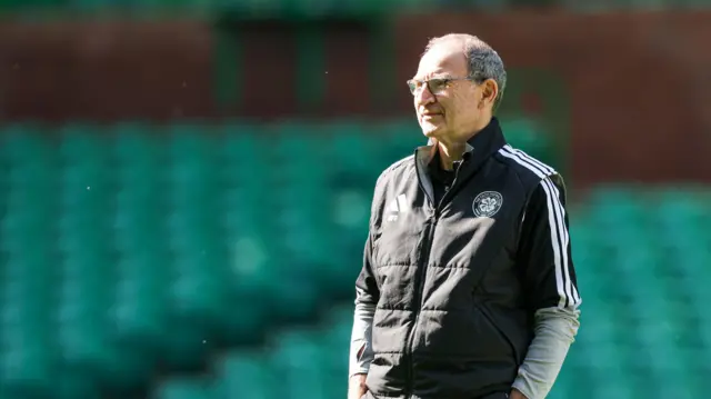 Martin O'Neill in Celtic training
