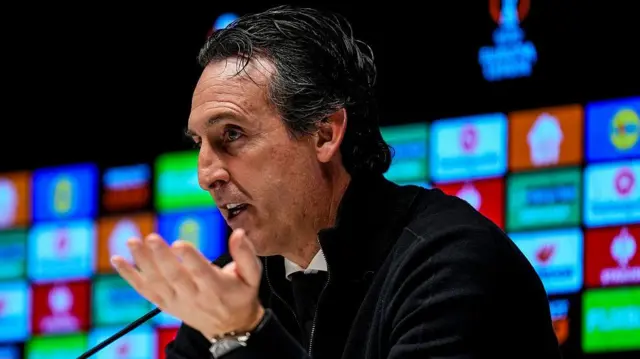 Manager Unai Emery at a press conference