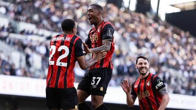 Junir Kroupi and Rayan celebrate a goal