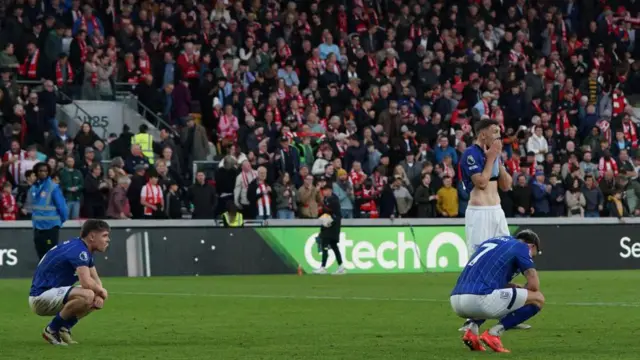 Ipswich Town players react at the final whistle during the Premier League match between Brentford FC and Ipswich Town FC at Gtech Community Stadium