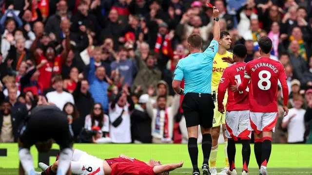 Emi Martinez gets sent off for Aston Villa