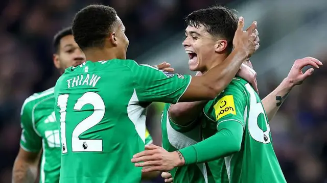 Malick Thiaw congratulates Lewis Miley