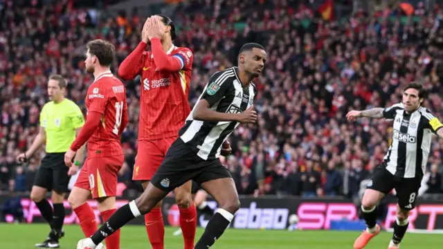 Alexander Isak scores for Newcastle against Liverpool at Wembley as Virgil van Dijk stands head in hands