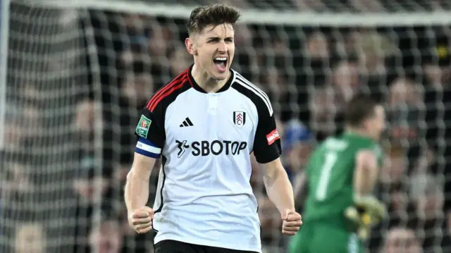 Fulham's English midfielder #10 Tom Cairney