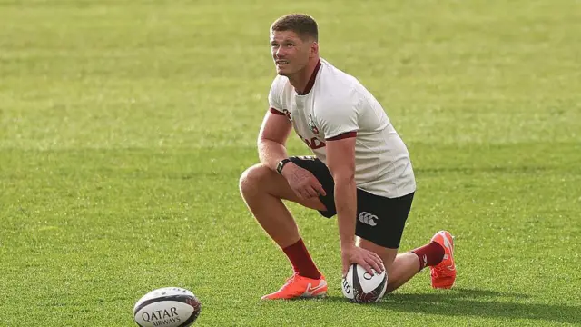 Owen Farrell lines up a kick