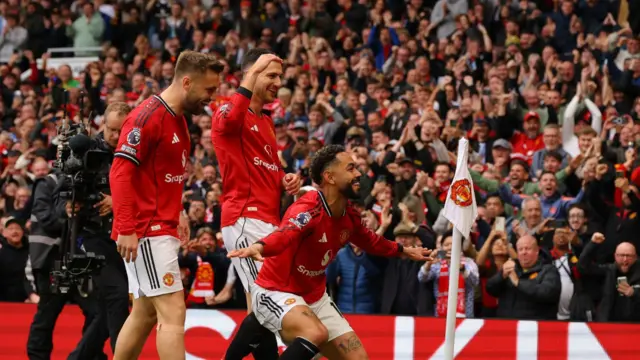 Matheus Cunha celebrates
