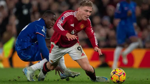 Nicolas Jackson of Chelsea and Rasmus Hojlund of Manchester United