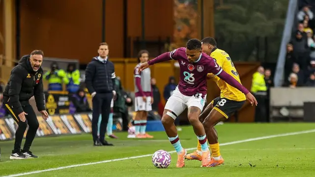 Vitor Pereira, manager of Wolverhampton Wanderers, watches on