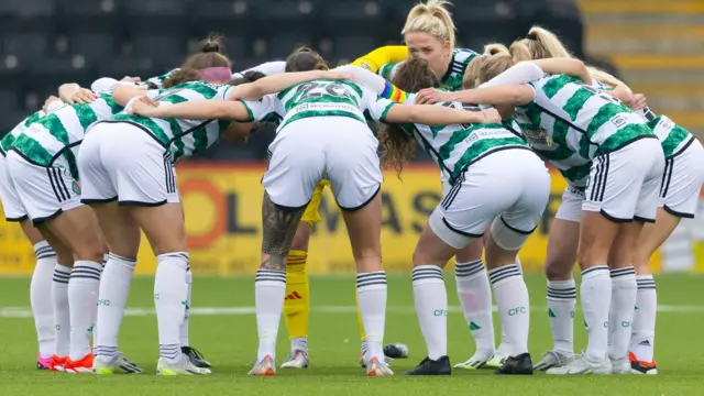 Celtic players in huddle