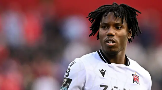 Gbemi Arubi playing for Dundalk in their white kit against former side Shelbourne in July