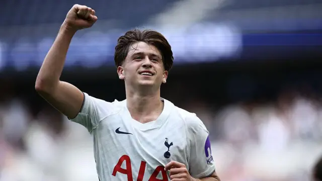 Mikey Moore celebrates after scoring 