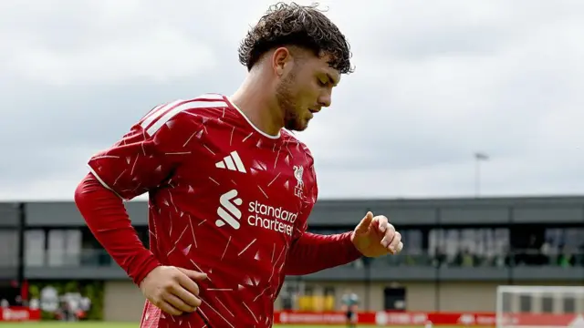 Harvey Elliott of Liverpool in training