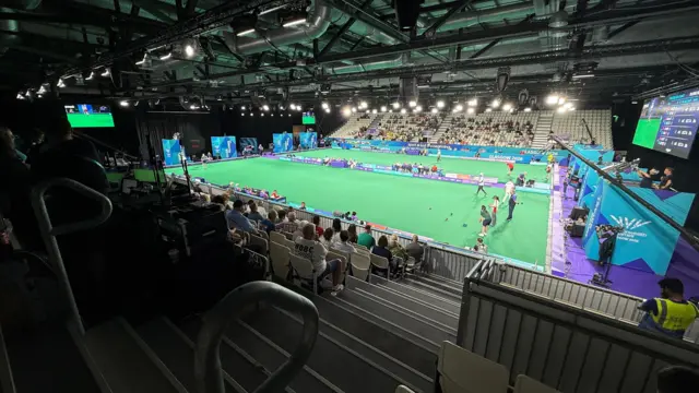 Bobhladh aig Geamaichean a' Cho-Fhlaitheis