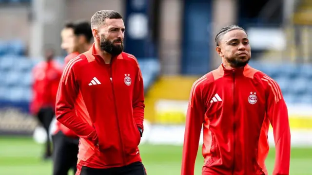 DUNDEE, SCOTLAND - SEPTEMBER 28: Aberdeen's Graeme Shinnie and Vicente Besuijen pre-match during a William Hill Scottish Premiersihp match between Dundee FC and Aberdeen at the Scot Foam Stadium at Dens Park, on September 28, 2024, in Dundee, Scotland. (Photo by Rob Casey / SNS Group)