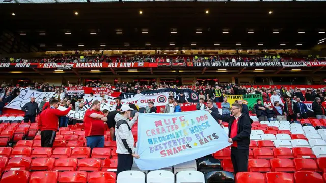 Manchester United fans protest