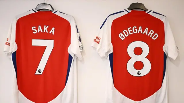 The shirts of Saka and Odegaard in Arsenal's dressing room