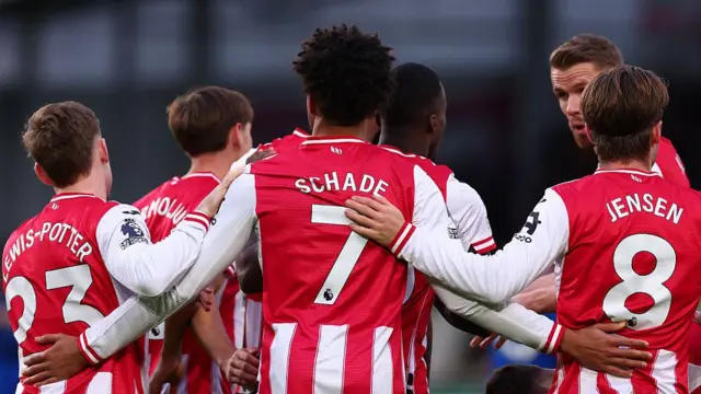  Kevin Schade of of Brentford celebrates with team mates 