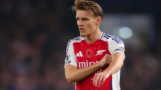 Arsenal captain Martin Odegaard adjusts his armband