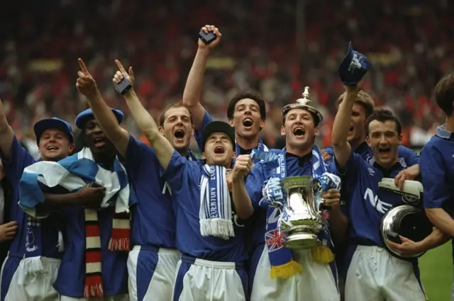 Everton team celebrate the win against Manchester United. 