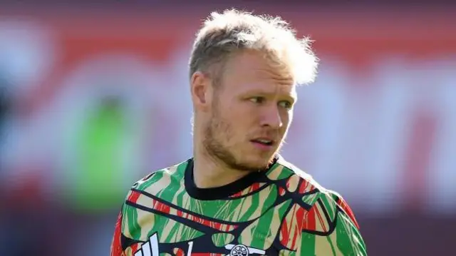 Aaron Ramsdale during a warm-up with Arsenal