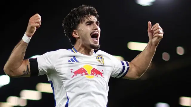 Pascal Struijk of Leeds United celebrates scoring his team's first goal against Sheffield United