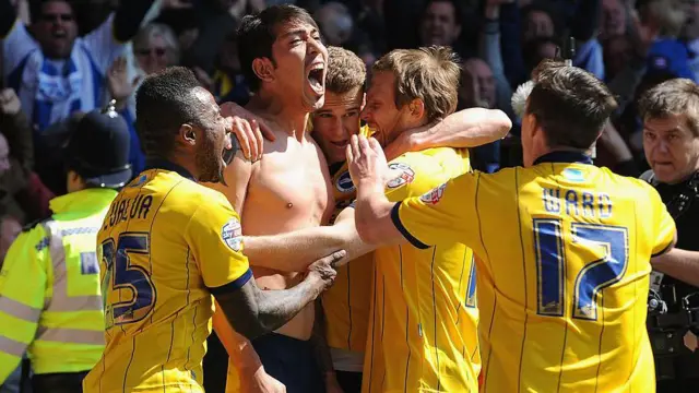Leonardo Ulloa of Brighton & Hove Albion celebrates scoring the winning goal during the Sky Bet Championship match with Nottingham Forest
