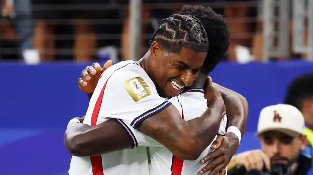 Marcus Rashford and Bukayo Saka hug