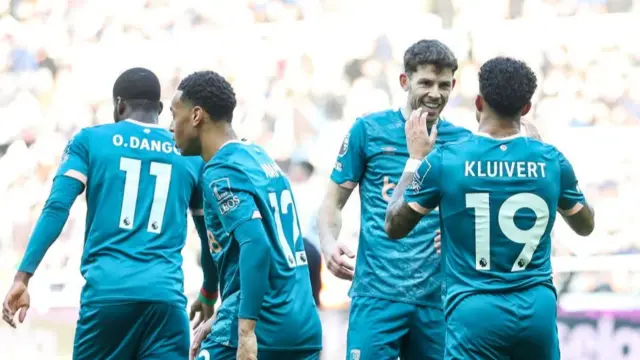  Justin Kluivert celebrates 