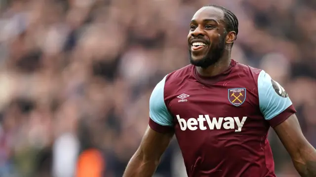 Michail Antonio celebrates