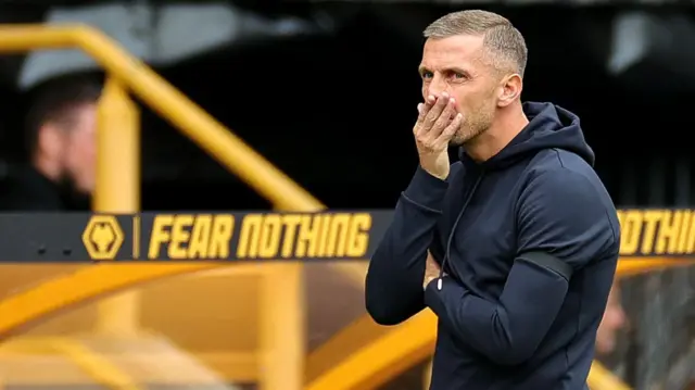 Gary O'Neil on the touchline during Wolves' 6-2 home defeat by Chelsea