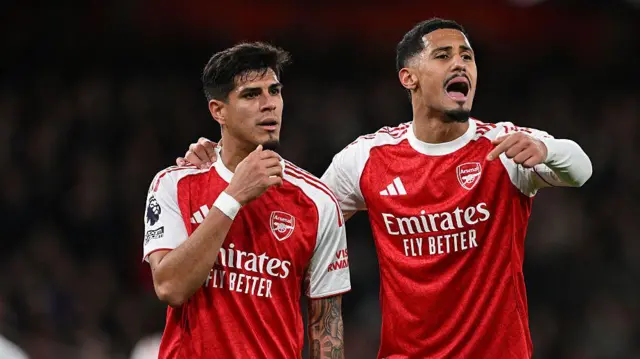 Arsenals Hincapie and William Saliba