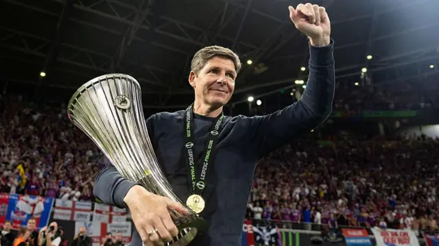 Oliver Glasner, Manager of Crystal Palace lifts the Conference League Trophy.